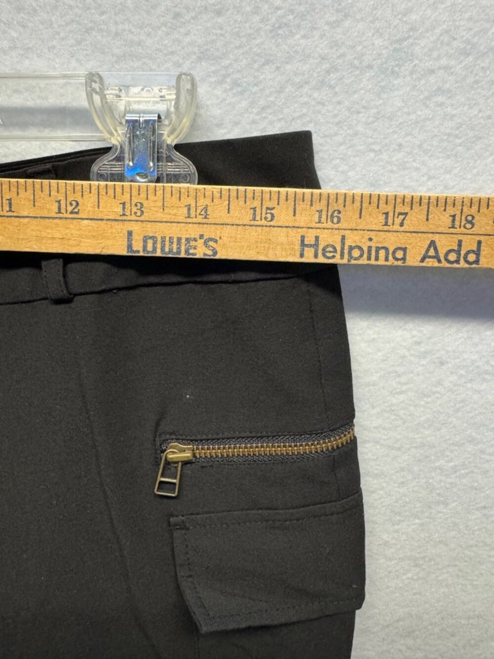 Black Old Navy Essential Stretch Low Waist Cargo Capri Pants Size 8 - Picture 5 of 10